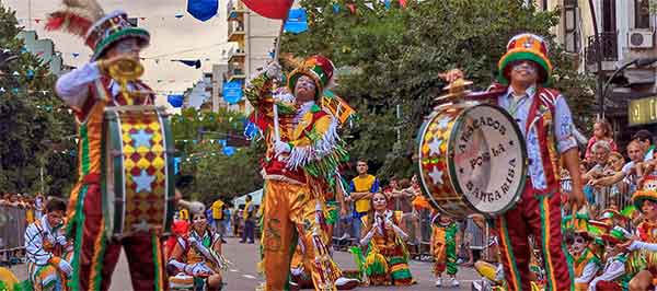 Lugares, fechas y horarios en los que se realizan los festejos de carnaval callejeros en la ciudad de Buenos Aires