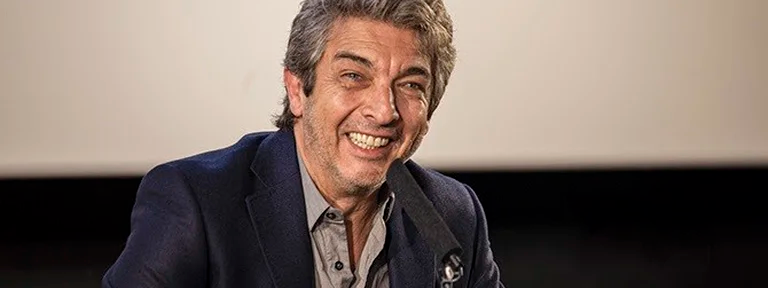 Ricardo Darín celebró sus 65 años: el padecimiento escolar, el debut actoral a los 10 años y el amor de su vida