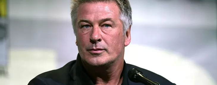 Alec Baldwin finalmente entregó su teléfono celular a la justicia