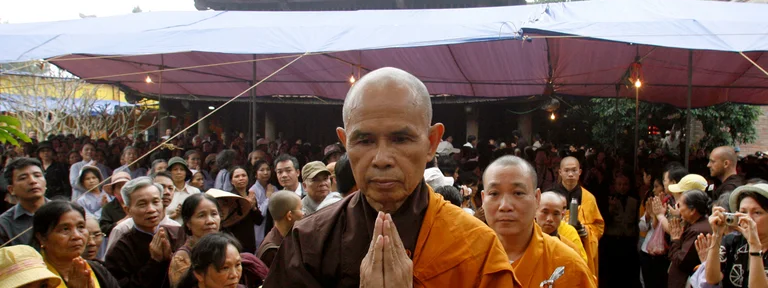 Murió Thich Nhat Hanh, el monje budista que llevó el “mindfulness” a Occidente