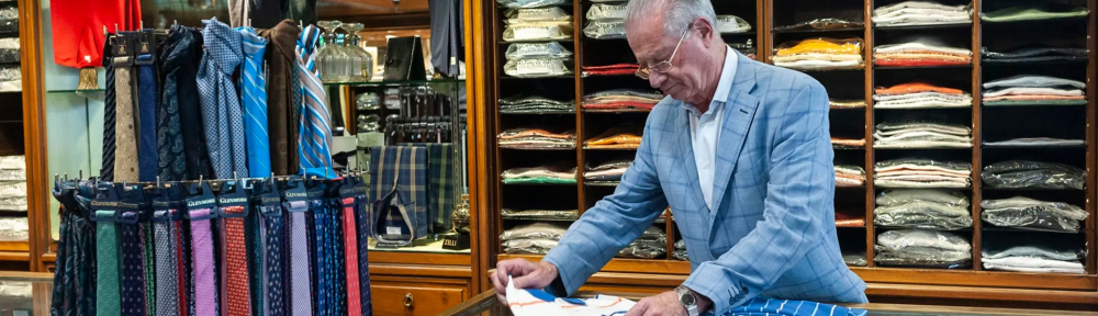 Desde 1947, la tienda de ropa para caballeros que vistió a Borges, Perón y Menem y vendió hasta 300 sombreros por día: “Era un clásico tener varios”