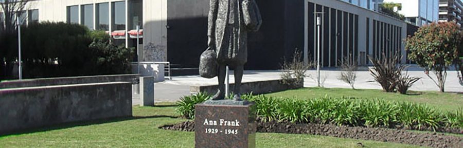 Recuperaron la estatua de Ana Frank robada de una plaza en Puerto Madero