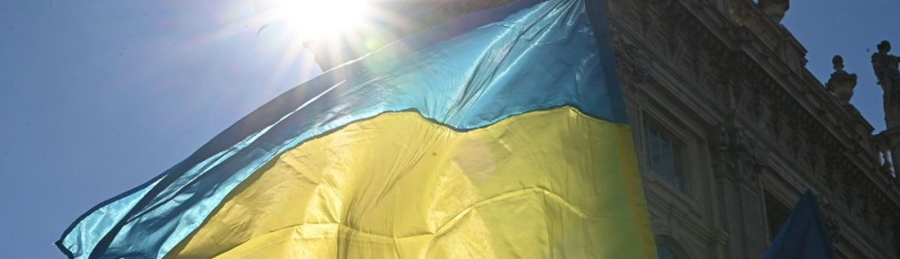 La simbología de la bandera de Ucrania: El cielo, el trigo y ¿un tridente?