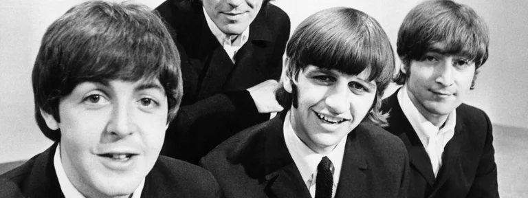 El primer disco de los Beatles: Lennon sin voz, la cantante que rechazó una canción y las 10 horas sin parar