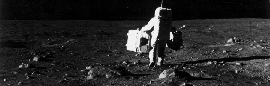 Subastaron las primeras fotos tomadas por la NASA en la Luna por 155.000 euros