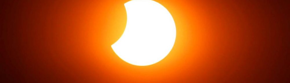 El eclipse parcial de sol pudo observarse sobre todo desde la Patagonia