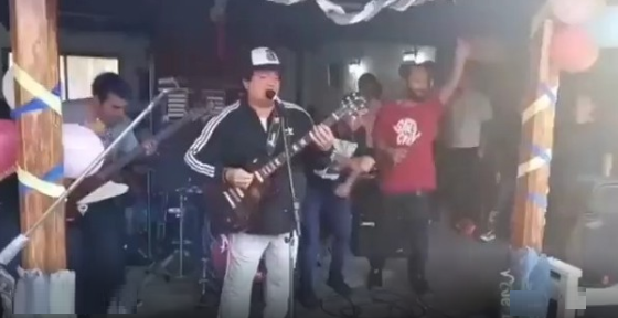 Pity Álvarez volvió a cantar temas de Viejas Locas en un sorpresivo show