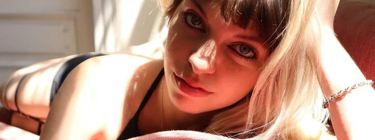 Es argentina y la llaman “la youtuber del porno”: mientras se graba teniendo sexo, hace tutoriales