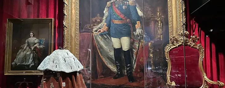 El Tesoro Real de Portugal es expuesto en un palacio que estuvo 226 años en construcción