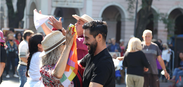 Día por día: Ferias patrias, tardes de música, teatro en los bares, ciclos de cine y más, para disfrutar del fin de semana XL en la Ciudad