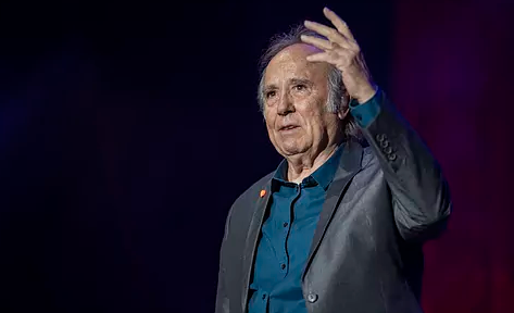 El principio del adiós de Joan Manuel Serrat, el cantor sin fin