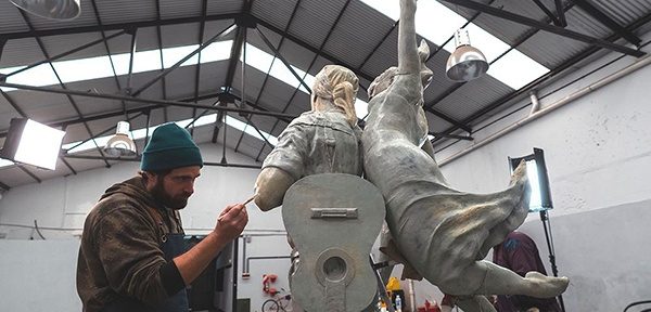 Emplazarán una escultura de Leonardo Favio en avenida Corrientes y Vera, CABA