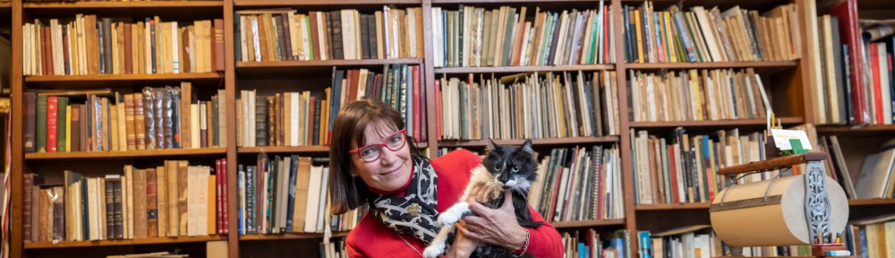 Una librería soñada: custodiada por 3 gatos y una dueña encantadora, guarda primeras ediciones de Borges y siempre es visitada por Sabina y Serrat