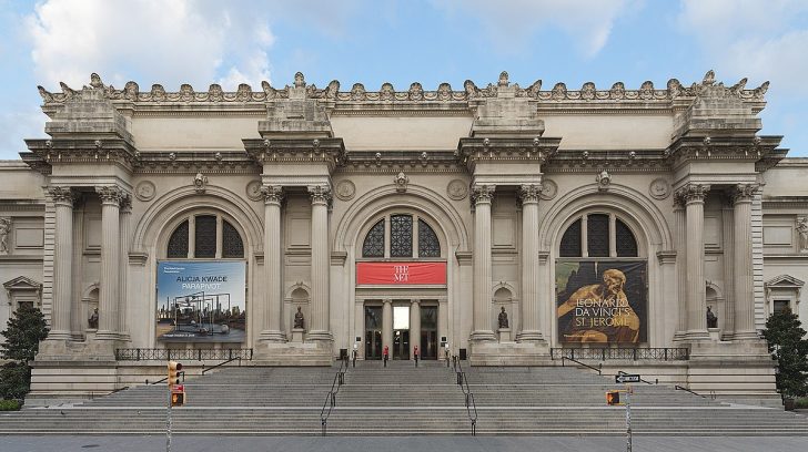 Metropolitan_Museum_of_Art_(The_Met)_-_Central_Park,_NYC