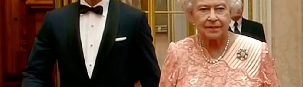 El día que la reina Isabel II se convirtió en una “chica Bond” para inaugurar los Juegos Olímpicos de Londres
