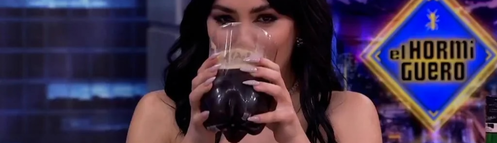 Lali Espósito revolucionó la TV española: cortó una botella y armó un fernet con cola en vivo