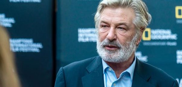 Alec Baldwin demanda a los técnicos de «Rust» por darle el arma cargada que mató a Halyna Hutchins