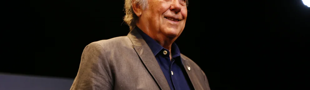 El segundo apellido que figura en su DNI, el mensaje que quiere tener en el epitafio de su tumba y otros 60 hechos no tan recordados de Joan Manuel Serrat