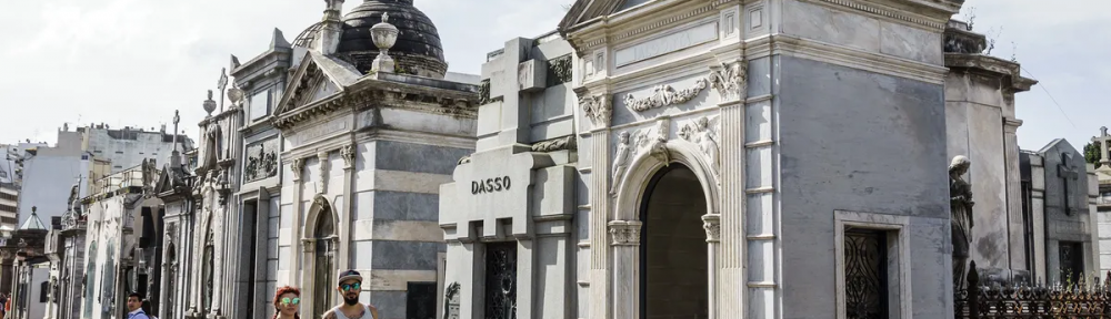 El cementerio aristocrático. Cumple dos siglos la Recoleta, donde Sarmiento, Quiroga y Evita descansan en paz entre leyendas macabras