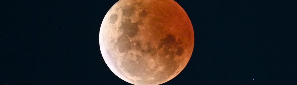 Eclipse lunar: en fotos, cómo se vivió la “Luna de Sangre”