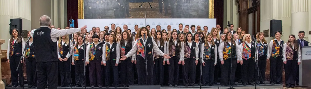 De cantar el himno en la facultad a presentarse ante un millón de personas, el Coro Kennedy cumple cuatro décadas convertido en un clásico musical