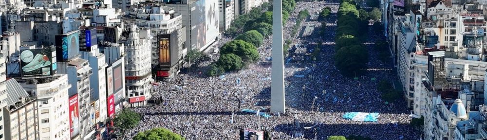 Argentina se tiñó de celeste y blanco para celebrar la victoria del seleccionado de fútbol