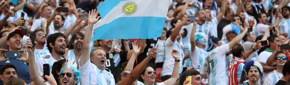 El Carpe Diem de la afición argentina: «Necesitamos el fútbol para que la realidad no nos mate»