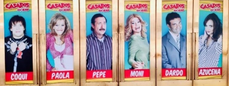 Postergación, baja en el elenco y éxito total: así se vivió el estreno de Casados con hijos en el Gran Rex