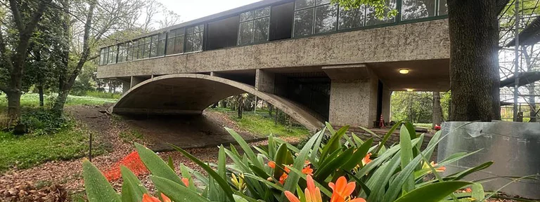 La Casa sobre el Arroyo: la restauración millonaria, vigilada por el presidente, de una de las casas más importantes del siglo XX