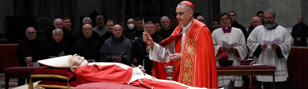 Se abrió la capilla ardiente para despedir a Benedicto XVI en la basílica de San Pedro