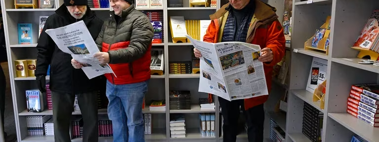 ¿Se está muriendo el diario en papel? El activista Ralph Nader acaba de fundar uno para demostrar lo contrario