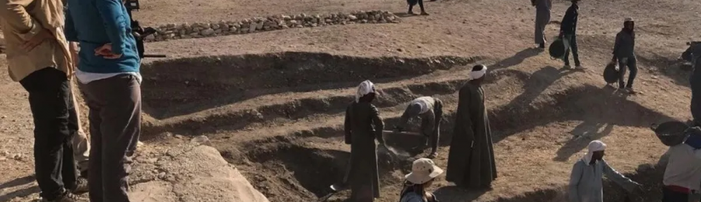 Histórico: Investigadores platenses descubrieron la entrada original de una tumba egipcia de 3500 años