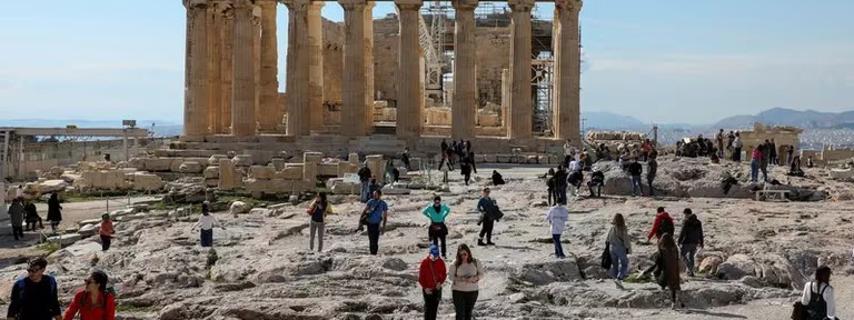 El Vaticano devuelve a Grecia piezas del Partenón