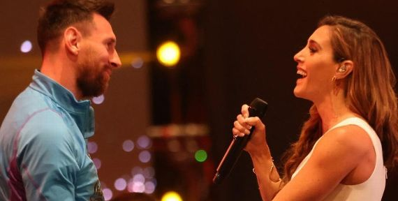 Soledad Pastorutti bajó del escenario y quedó cara a cara con Messi al entonarle una sentida canción: “Todo el mundo te da las gracias”