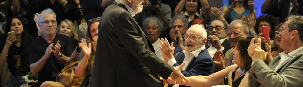 Homenaje a Héctor Alterio: el maravilloso mago de la actuación que no se cansa de agradecer todo lo vivido