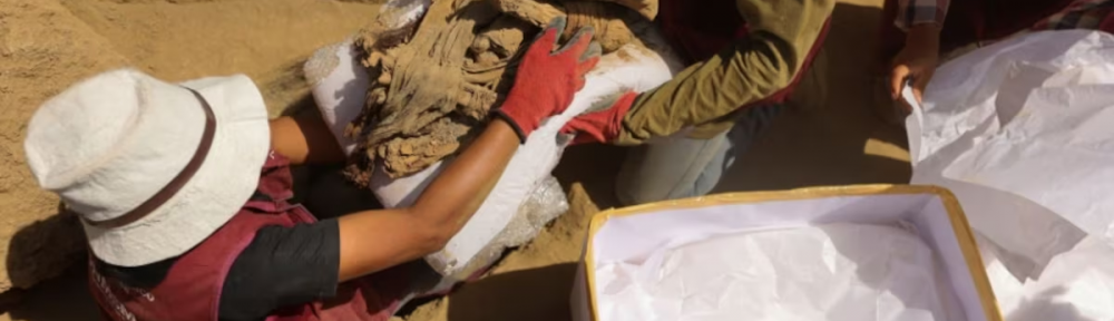 Encontraron una momia preincaica de más de 1000 años de antigüedad con partes de piel y cabellos