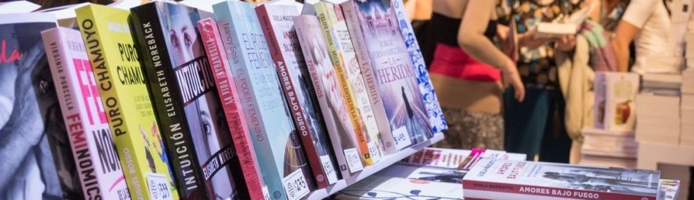 La Feria del Libro de Buenos Aires celebró con una multitud La Noche de la Feria, gratis desde las 20