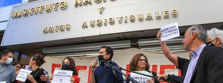 Cineastas marcharon al INCAA en reclamo de medidas para el sector