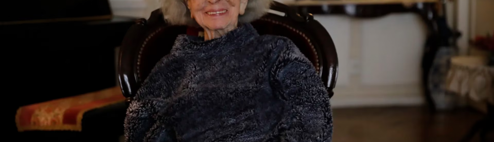 Tiene 109 años. Es ingeniera química, toma clases de piano por Zoom y vive en Recoleta: la “amiga del alma” de Lilita Carrió