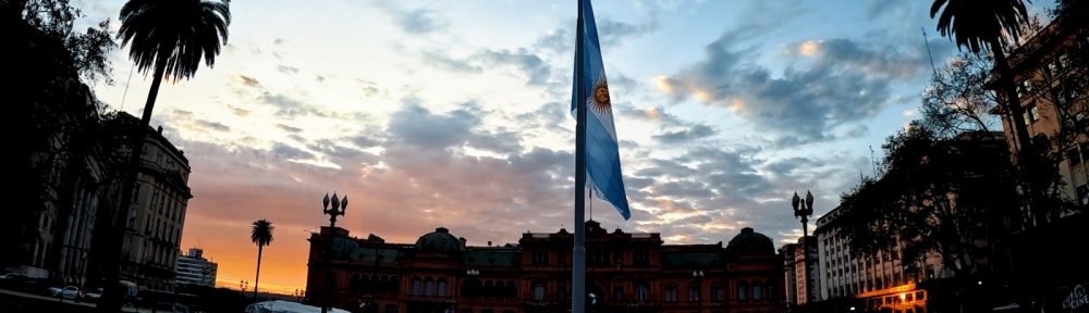 Día de la bandera: cuánto mide y dónde fue izada la bandera más grande de la Argentina