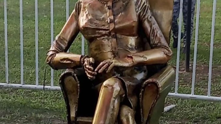 mirta bestatua