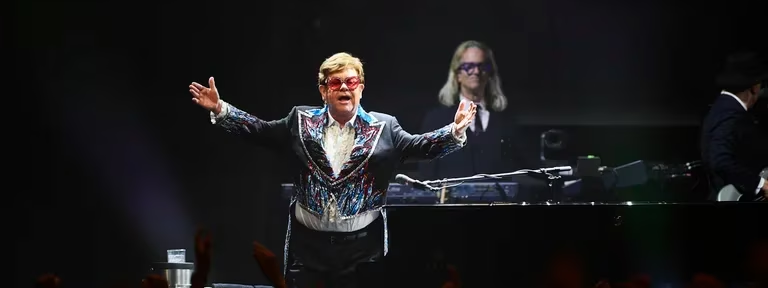 Elton John terminó la última gira de su carrera con una emotiva despedida: “Nunca los olvidaré”