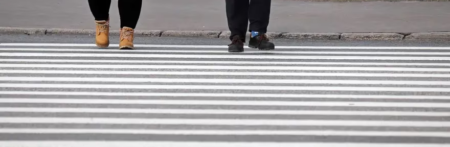 El país que extenderá la duración de los semáforos para que la gente obesa pueda cruzar