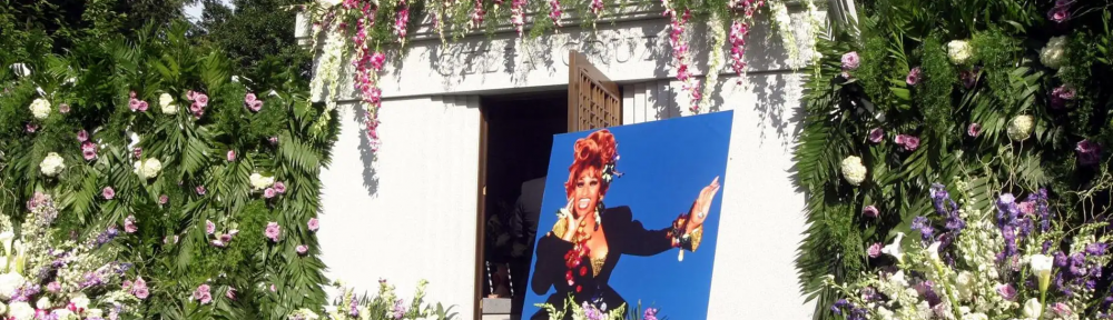 El cementerio del Bronx abrió el mausoleo de Celia Cruz en el 20° aniversario de su muerte