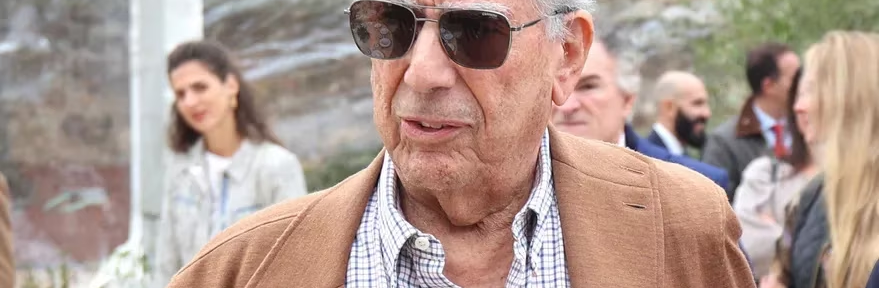 Mario Vargas Llosa, internado en Madrid por Covid