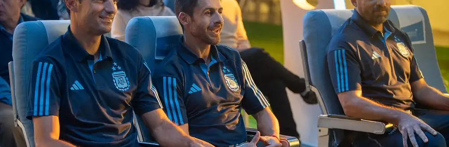 Lionel Scaloni, Pablo Aimar, Walter Samuel y Roberto Ayala presentan en un divertido video las medidas de seguridad de los vuelos de Aerolíneas Argentinas