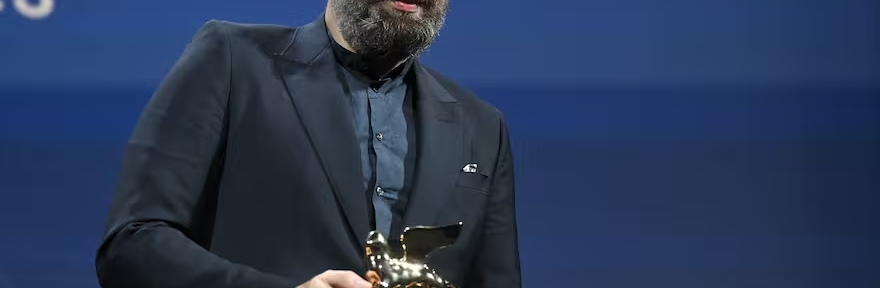 «Pobres criaturas» ganó el Festival de Venecia como mejor película y se convierte en la primera protagonista de la próxima temporada de premios