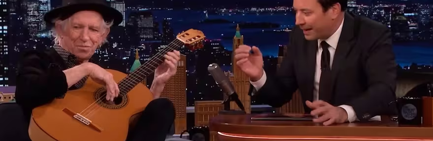 Keith Richards sorprendió a Jimmy Fallon, habló sobre la rivalidad con los Beatles y recordó a Charlie Watts: “Lo extrañamos mucho”