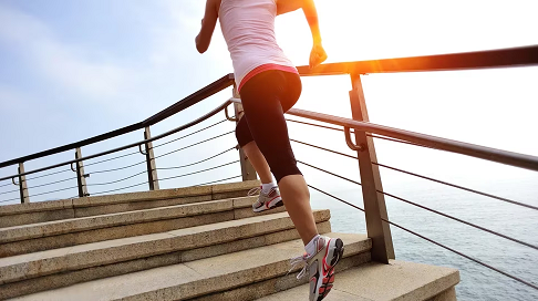 10.000 pasos al día o subir escaleras: qué ejercicio es mejor para prevenir enfermedades cardíacas