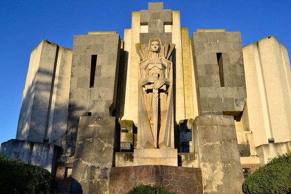 Francisco Salamone, el arquitecto de las obras impactantes en las pampas